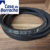 Correias em V HY-T WEDGE 5VX1500 empilhadas sobre uma superfície de madeira.