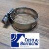 Braçadeira de metal para mangueiras com regulagem.