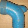 Curva de encanamento azul, com rosca e detalhes de desgaste.
