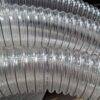 Mangueiras transparentes em espiral dispostas lado a lado.