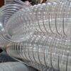 Mangueiras plásticas transparentes enroladas em espiral