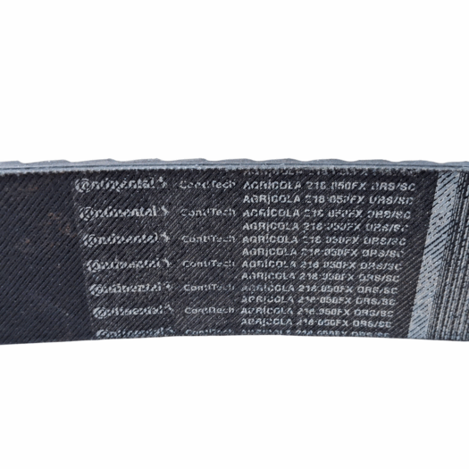 Banda de rodagem de pneu agrícola com informações impressas.