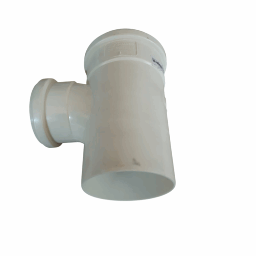 T junta de PVC branca para encanamento, com três saídas.