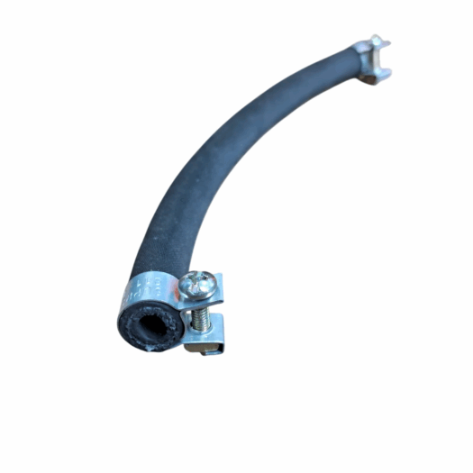 Mangueira preta com terminal metálico aparente