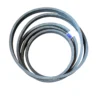 Conjunto de quatro correias pretas em espiral.