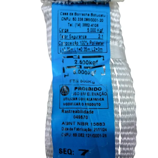 Etiqueta de segurança de cabo de poliéster mostrando carga e especificações.