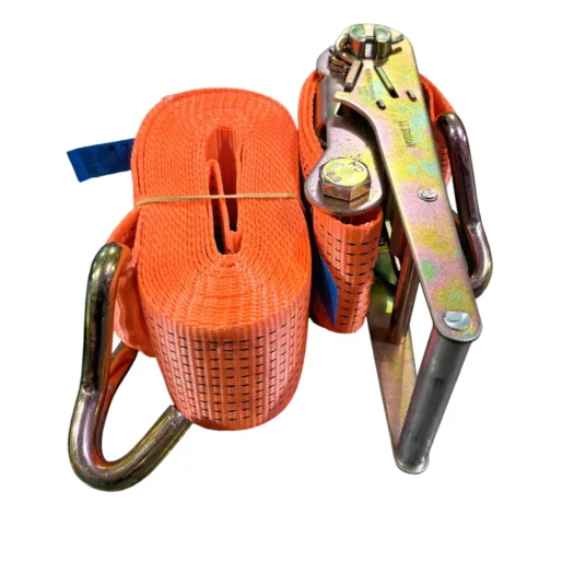 Cinta de amarração laranja com engate de metal.