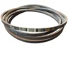 Conjunto de correias agrícolas pretas empilhadas.