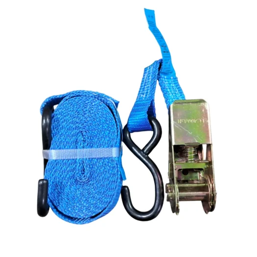 Cinta de amarração azul com ganchos e catraca metálica.