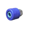 Conector de mangueira com corpo roxo e parte metálica
