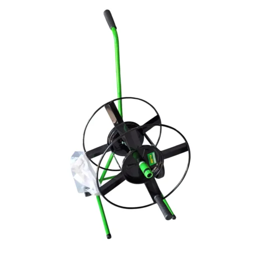 Equipamento de limpeza com cabos e roda, ideal para desentupir tubulações.