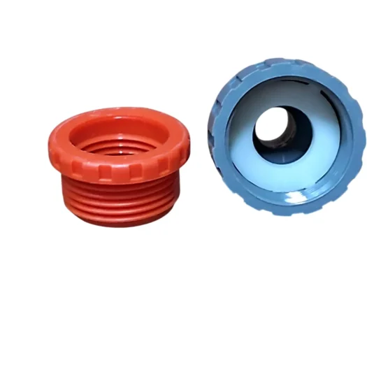 Conjunto de adaptações com rosca para tubulações, nas cores laranja e azul.