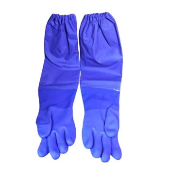 Luvas de borracha azuis com mangas longas.
