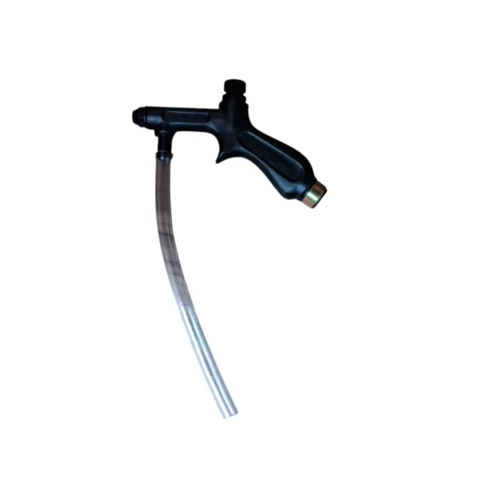 Engate de mangueira com bico preto e tubo transparente