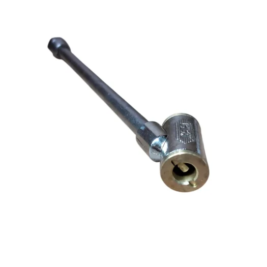Chave de boca cromada com comprimento longo e extremidade hexagonal.