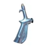 Pistola de pintura com corpo de metal prateado.
