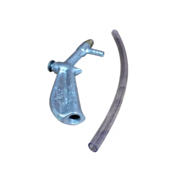 Conector metálico e mangueira transparente para veículos.