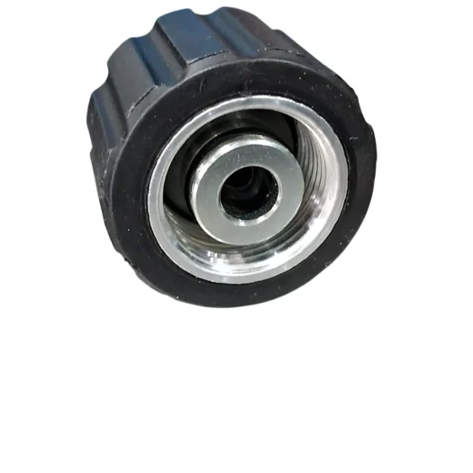 Conector de metal com revestimento de borracha para mangueira.
