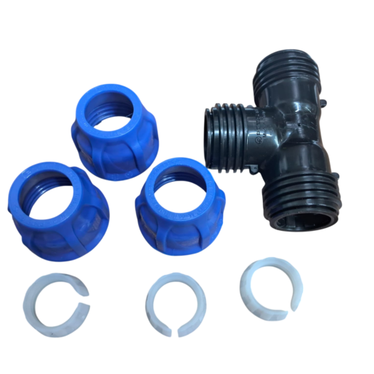 Conjunto de conexões de tubulação, incluindo um reparo em T preto e tampas azuis.