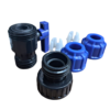 Conjunto de conexões de plástico com válvula e acessórios em cores azul e preto.