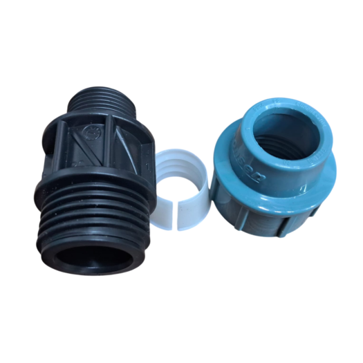Conjunto de conexões de plástico, incluindo um adaptador preto e um azul, com uma peça branca ao lado.